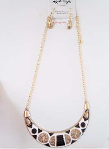 Fashion necklace